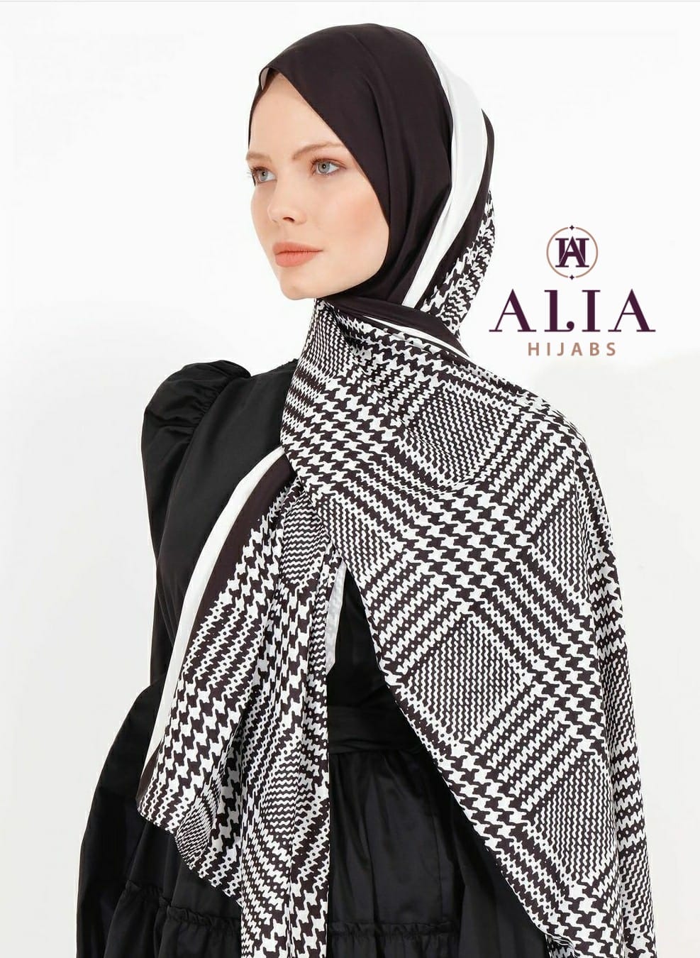 Differenza Black & White Designer Shawl