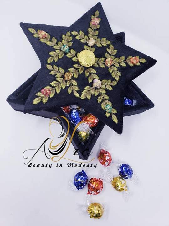 Black Star Luxury Decorated Treat Serving Box