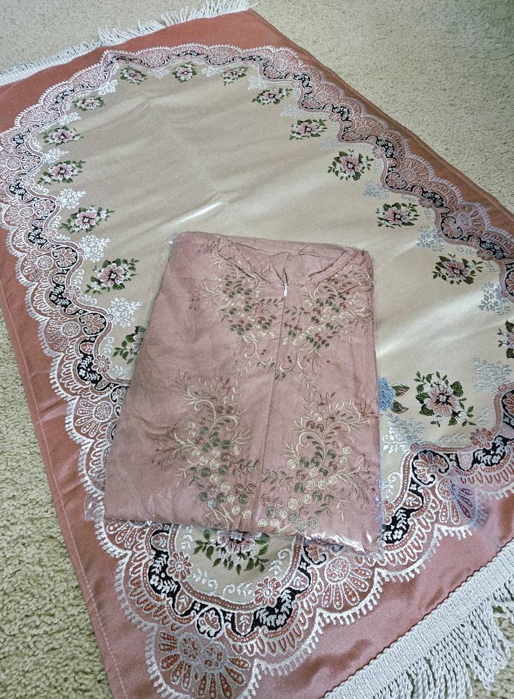 Set of Prayer Dress (Isdal) & Rug - Rouge Dress & Dark Coral/Beige Rug
