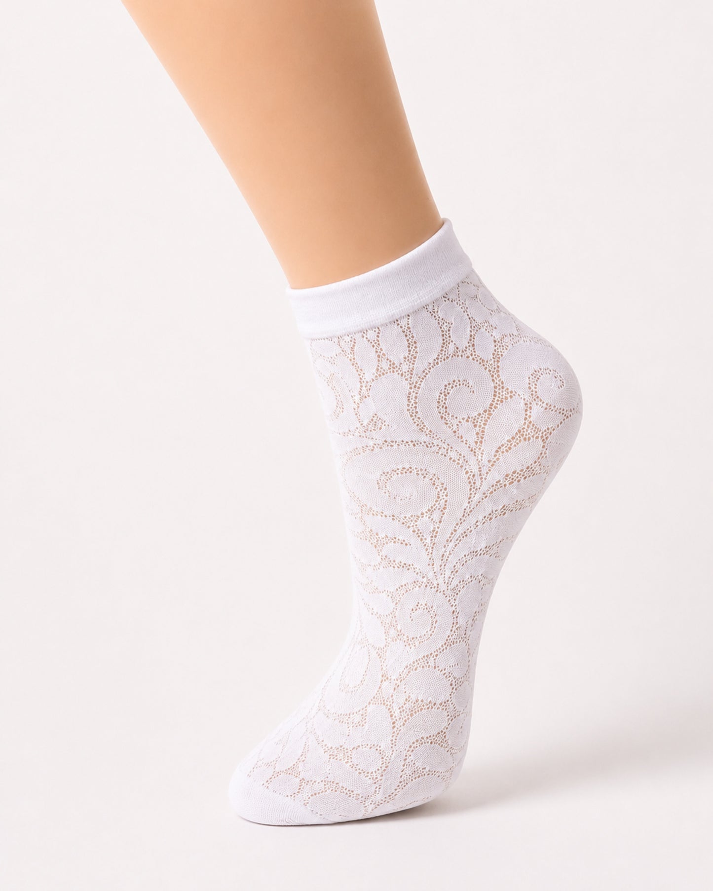 White wavy lace ankle socks for women displayed on mannequin foot with elegant breathable lace pattern and comfortable ankle-length fit.