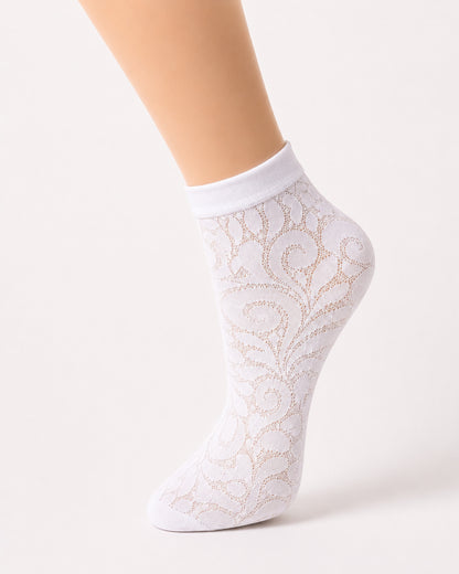 White wavy lace ankle socks for women displayed on mannequin foot with elegant breathable lace pattern and comfortable ankle-length fit.