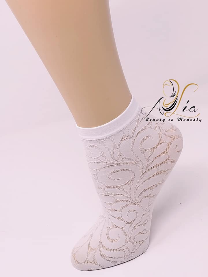 Wavy White Ankle Socks