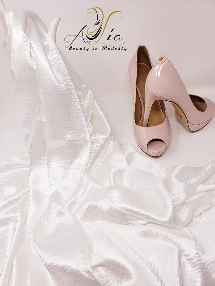 Off-White Thick Wrinkle-Free Plain Satin Shawl
